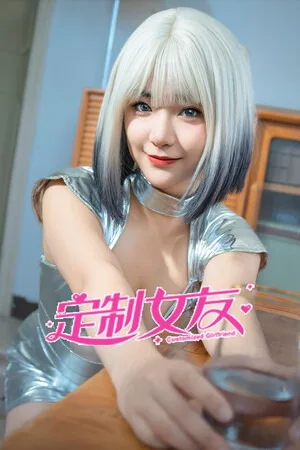 定制女友（Customized Girlfriend） 竖版封面